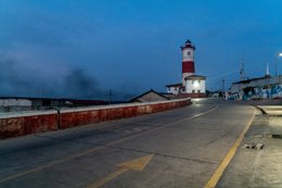 Accra;-Ghana;-Jamestown;-lighthouse;-Jamestown-lighthouse;-blue-hour;-dusk;-night-photography;-low-light;-colonial-architecture;-colonial-heritage;-Gold-Coast;-West-Africa;-Gulf-of-Guinea;-historic-district;-fishing-community;-seafront;-documentary-photography;-Kaleidos;-Kaleidos-images;-La-parole-à-limage;-Stories-Pictures;-Tarek-Charara